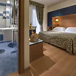 Orient & Pacific Hotel 4*