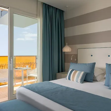 Orient & Pacific Hotel 4*