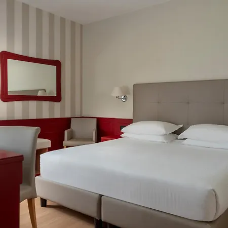 Отель Orient & Pacific 4*