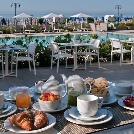Отель Orient & Pacific 4*