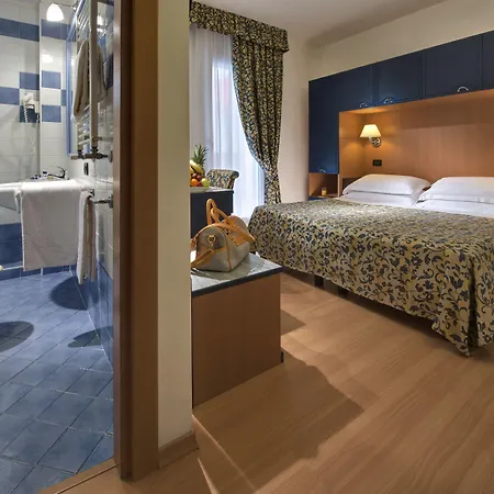 Orient & Pacific Hotel 4*