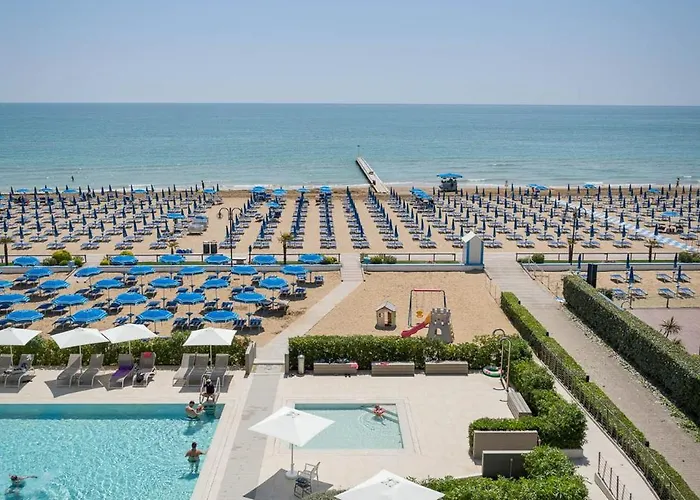 מלון Orient & Pacific 4*